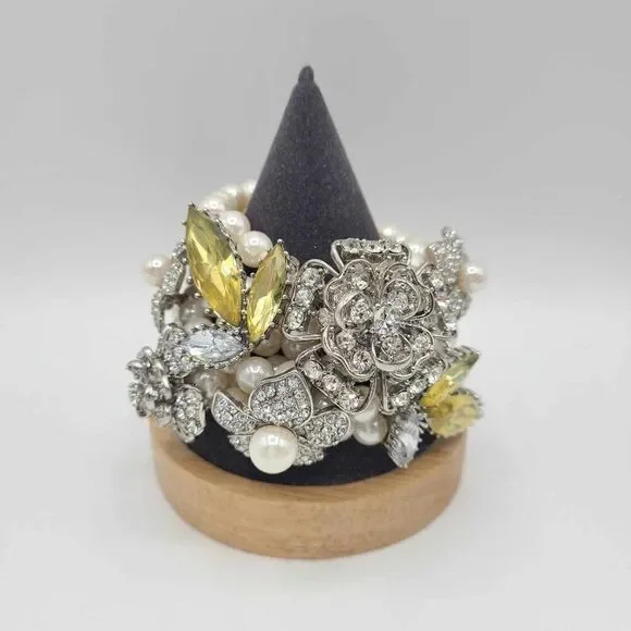 Betsey Johnson Stunning Clear Crystal Flower Pearl Bracelet NWOT! - Picture 14 of 14